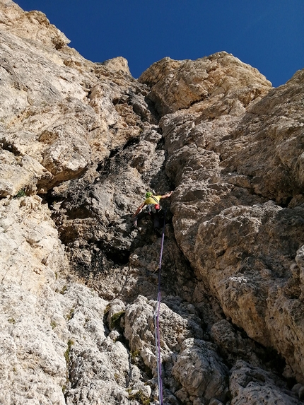 Sassolungo, Dolomiti, Filippo Nardi, Jacopo Biserni - Durante l'apertura della via Ennio Morricone  sulla parete sudest dello Spallone del Sassolungo nelle Dolomiti.