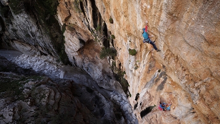 Aleksandra Taistra, Hotel Supramonte, Sardegna - la climber polacca Aleksandra Taistra su Hotel Supramonte nelle Gole di Gorropu in Sardegna