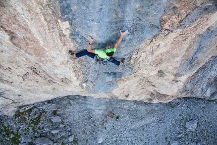 Alessandro Zeni - Alessandro Zeni sale Cani Morti Plus 8c sul Campanile Basso di Lastei, nelle Pale di San Martino, Dolomiti