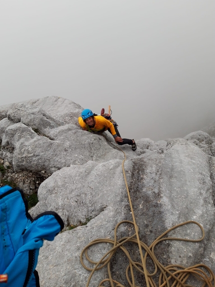 Schüsselkar, Wetterstein, Söllerköpfe, Simon Messner, Barbara Vigl - Barbara Vigl seconding pitch 6 of Nebelgeist on Söllerköpfe, Schüsselkar, Wetterstein massif