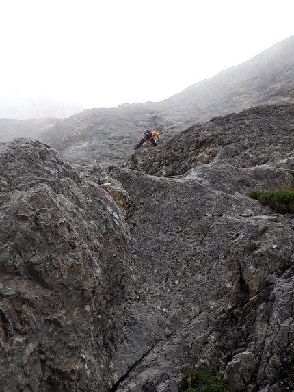 Schüsselkar, Wetterstein, Söllerköpfe, Simon Messner, Barbara Vigl - Barbara Vigl leading pitch 7 of Nebelgeist on Söllerköpfe, Schüsselkar, Wetterstein massif