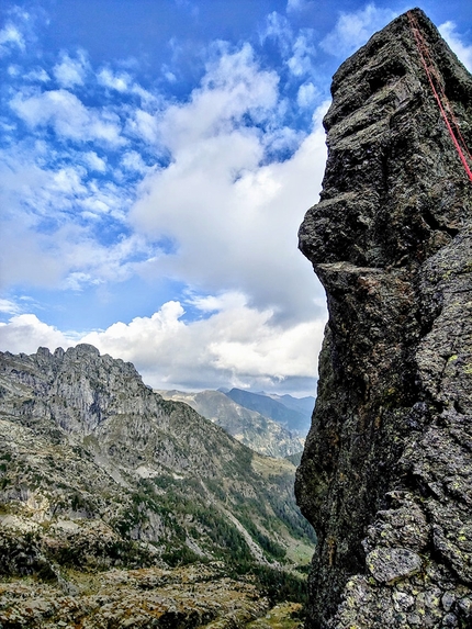 Denti della Vecchia di Pescegallo, Cristian Candiotto - La riattrezzatura della cresta Filun della Rocca ai Denti della Vecchia di Pescegallo in Val Gerola