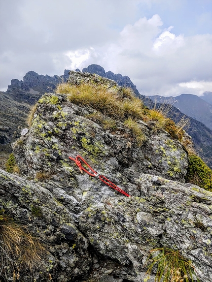 Denti della Vecchia di Pescegallo, Cristian Candiotto - La riattrezzatura della cresta Filun della Rocca ai Denti della Vecchia di Pescegallo in Val Gerola