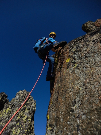 Vallone di Vertsan, Valle d'Aosta - Ezio Marlier in arrampicata su Cresta di Berto nel Vallone di Vertsan, Valle d'Aosta