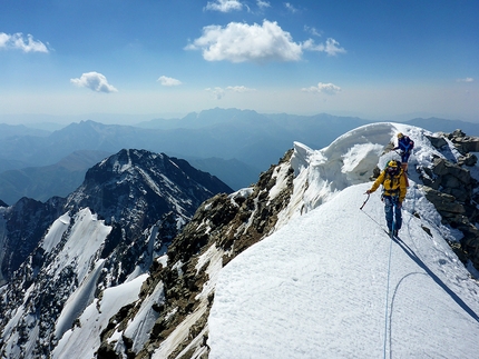 Ailama, Archil Badriashvili, Giorgi Tepnadze, Levan Lashkarashvili - Ailama SW Face: in the middle of rocky and true summits (Archil Badriashvili, Giorgi Tepnadze, Levan Lashkarashvili 09/2020)