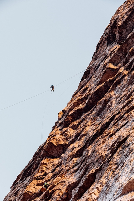 Space Vertigo, Tre Cime di Lavaredo, Dolomiti, Alessandro Baù, Claudio Migliorini, Nicola Tondini - Rimuovendo le statiche dalla via Space Vertigo, Cima Ovest di Lavaredo, Tre Cime di Lavaredo, Dolomiti