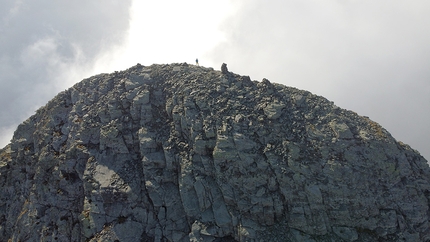 Simone Moro, Traversata Integrale delle Orobie - Traversata Orobie 20-20 di Simone Moro: in vetta al Pizzo Soliva