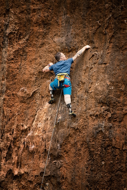 Andrea Lanfri - Andrea Lanfri in arrampicata alla falesia di Monsummano