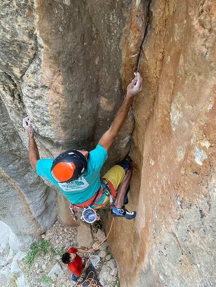 Climbing in Aladaglar, Turkey: Zorbey Aktuyun adds difficult trad route, completes Orient rope solo