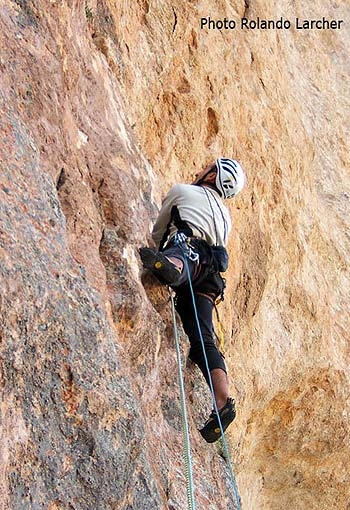 Guvercinlik Valley, Aladaglar, Turkey, Rolando Larcher, Mauro Florit, Maurizio Oviglia, Marco Sterni - Guvercinlik Valley, Ala Daglar, Turkey: Maurizio ascending the delicate 4th pitch ofCome to Derwish