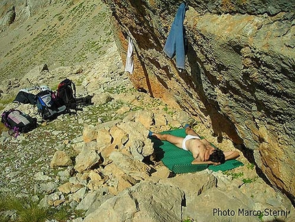 Guvercinlik Valley, Aladaglar, Turkey, Rolando Larcher, Mauro Florit, Maurizio Oviglia, Marco Sterni - Guvercinlik Valley, Ala Daglar, Turkey: Mauro bivying in the freezing cold