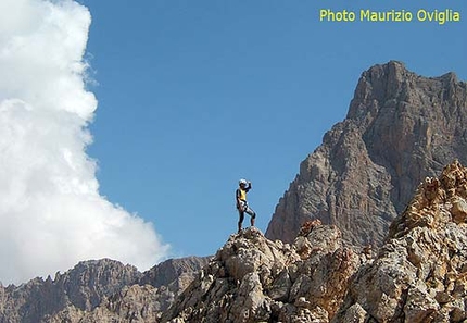 Guvercinlik Valley, Aladaglar, Turkey, Rolando Larcher, Mauro Florit, Maurizio Oviglia, Marco Sterni - Guvercinlik Valley, Ala Daglar, Turkey: Rolando on the summit of Lower Guvercinlik, Kaldi in the background