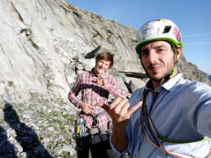 Corno Gioià, Adamello, Matteo Castellini, Luigi Froldi, Jacopo Pianta - Le Iene al Corno Gioià in Adamello: Matteo Castellini (sx) e Luigi Froldi in partenza