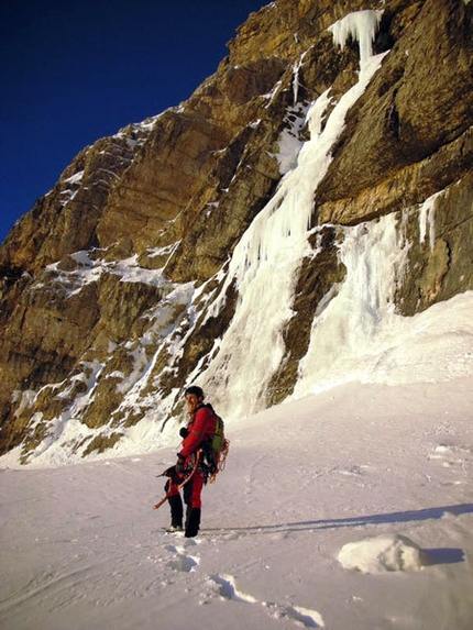 Cascata Solo per i tuoi occhi - Monte Pelmo - Marco Milanese sulla cengia