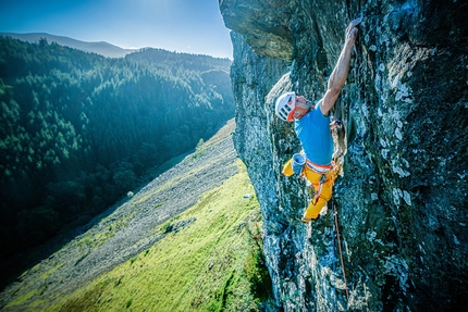 Neil Gresham settles the Final Score, E10 at Iron Crag in UK