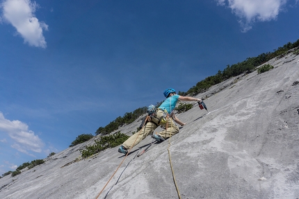 Unterer Spitzhüttenkopf, Karwendel, climbing, Peter Manhartsberger, Stephan Weckschmied - Peter Manhartsberger apre una delle vie nuove a Unterer Spitzhüttenkopf, Karwendel, Austria