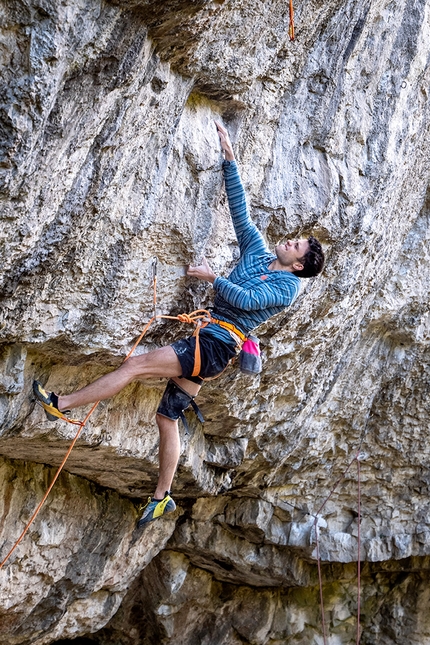 Video: Buster Martin climbing Ben Moon's Hubble at Raven Tor