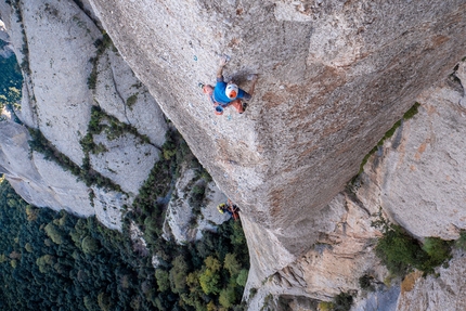 Edu Marín libera Arco Iris, durissima multipitch a Montserrat in Spagna