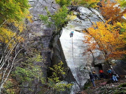 La falesia Cadarese, l’arrampicata in fessura DOC in Val d’Ossola