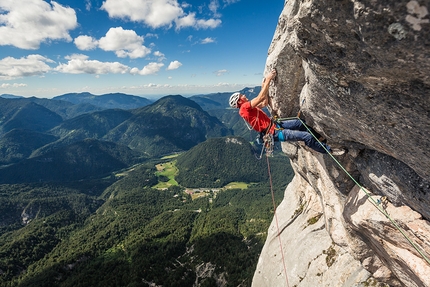 Feuerhorn, Wolke 7, Luka Lindič, Ines Papert - Luka Lindič and Ines Papert making the first ascent of Wolke 7, Hinteres Feuerhorn, Germany