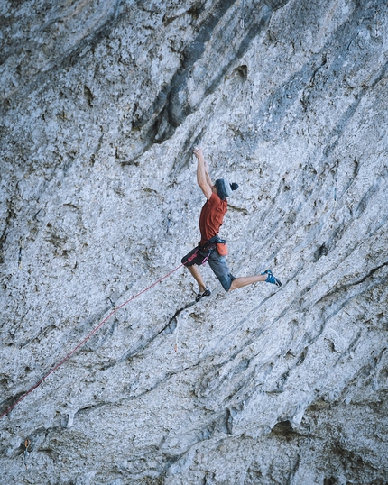 Sébastien Bouin libera Beyond Integral 9b/+ a Pic Saint Loup in Francia