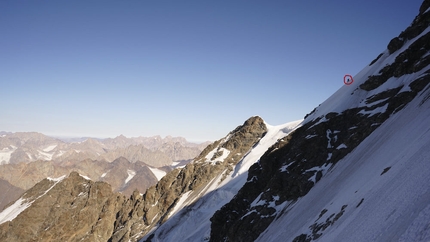 Tetnuldi, Temur Kurdiani, Caucaso, Georgia - Temur Kurdiani apre una nuova via sulla parete ovest di Tetnuldi, Caucaso, Georgia (16/10/2020)