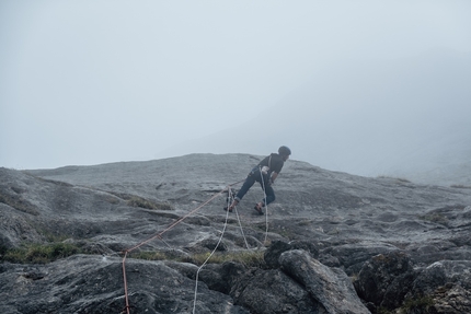 Cima Uomo, Dolomiti di Brenta, Rolando Larcher, Matteo Pavana - Durante l'apertura di Giovani Guerrieri per Vecchi Leoni alla Cima Uomo, Dolomiti di Brenta (Rolando Larcher, Matteo Pavana 06/2020)