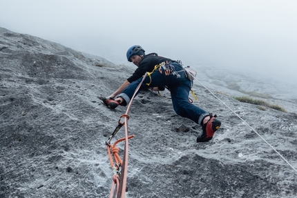 Cima Uomo, Dolomiti di Brenta, Rolando Larcher, Matteo Pavana - Durante l'apertura di Giovani Guerrieri per Vecchi Leoni alla Cima Uomo, Dolomiti di Brenta (Rolando Larcher, Matteo Pavana 06/2020)