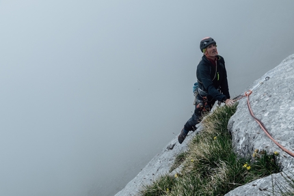 Cima Uomo, Dolomiti di Brenta, Rolando Larcher, Matteo Pavana - Durante l'apertura di Giovani Guerrieri per Vecchi Leoni alla Cima Uomo, Dolomiti di Brenta (Rolando Larcher, Matteo Pavana 06/2020)