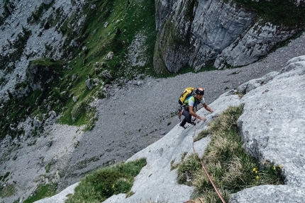 Cima Uomo, Dolomiti di Brenta, Rolando Larcher, Matteo Pavana - Durante l'apertura di Giovani Guerrieri per Vecchi Leoni alla Cima Uomo, Dolomiti di Brenta (Rolando Larcher, Matteo Pavana 06/2020)