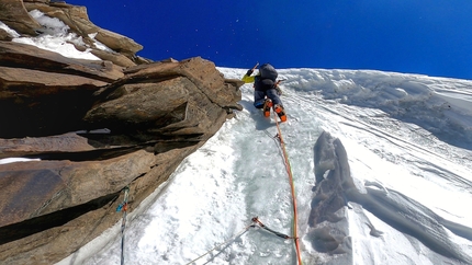 Sani Pakush, Karakorum, Pakistan, Symon Welfringer, Pierrick Fine - Sani Pakkush: Symon Welfringer e Pierrick Fine il terzo giorno, 6300m