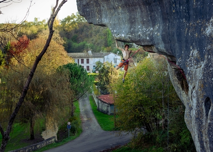 Sébastien Bouin repeats Fred Rouhling’s Hugh at Eaux Claires, France’s first 9a