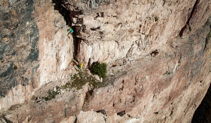 Hervé Barmasse, Cristian Brenna, Dolomiti - Cristian Brenna e Hervé Barmasse in azione sulla Costantini Apollonio, Tofana di Rozes, Dolomiti