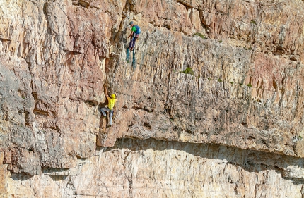 Hervé Barmasse, Cristian Brenna, Dolomiti - Cristian Brenna e Hervé Barmasse in azione sulla Costantini Apollonio, Tofana di Rozes, Dolomiti