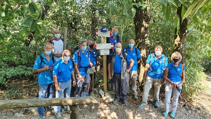 Camminare nei Colli Euganei - Sono stati installati su oltre 100km di sentieri del Parco Regionale dei Colli Euganei la segnaletica escursionistica del Club Alpino Italiano