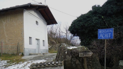 Falesia della Muraglia, Val di Susa - Falesia della Muraglia in Valle di Susa: la Borgata Achit