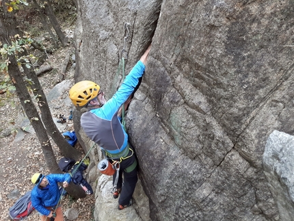 Falesia della Muraglia, Val di Susa - Roberto Bonis su Ecco rispose 6b+, Falesia della Muraglia in Valle di Susa