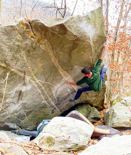 Elias Iagnemma, Brione - Elias Iagnemma climbing Amber 8b at Brione in Switzerland