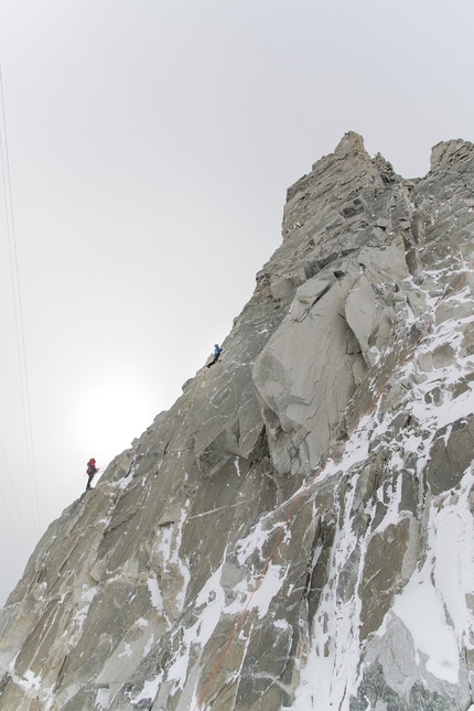 Grand Flambeau, Monte Bianco - Una cordata in azione nel settore Cuori di Ghiaccio al Grand Flambeau, Monte Bianco