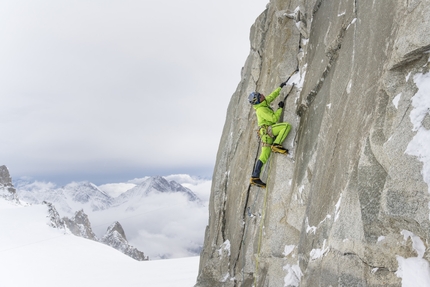 Grand Flambeau, Monte Bianco - François Cazzanelli in azione nel settore Cuori di Ghiaccio al Grand Flambeau, Monte Bianco