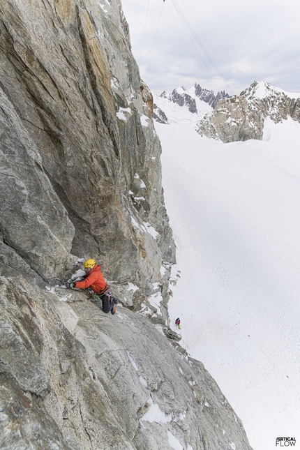 Grand Flambeau, Monte Bianco - Enrico Bonino in azione nel settore Cuori di Ghiaccio al Grand Flambeau, Monte Bianco