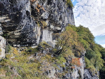 Monte Pubel, Valsugana, Angelo Giaretta, Francesco Leardi - Il tempio dell'Edera al Monte Pubel in Valsugana: cengia di metà parete