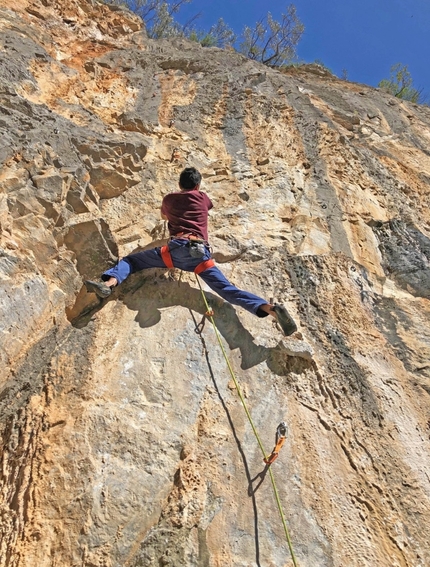 Arrampicata in Sardegna, Samugheo, Yucatàn - Marco Bussu in azione a Yucatàn in Sardegna