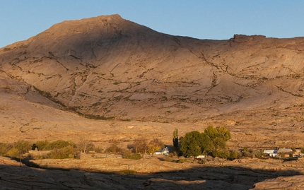 Arrampicata Bekatau - Ata, Kazakistan,   Kirill Belotserkovskiy - Bekatau-Ata, Kazakistan: la parte ovest del massiccio.