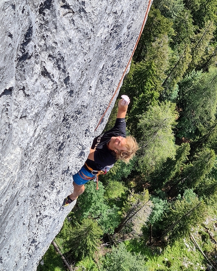 Rock climbing Urlkopf, Austria, Alexander Huber, Guido Unterwurzacher - Guido Unterwurzacher making the first free ascent of Magellan on Urlkopf in Austria