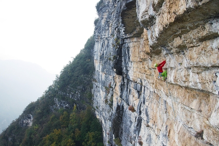 Monte Spitz arrampicata, Luce la sera, Alessio Roverato, Angela Carraro - Alessio Roverato su Luce la sera sul Monte Spitz