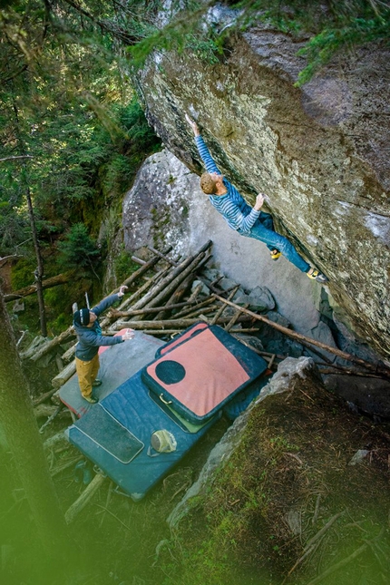 Jakob Schubert at Magic Wood frees La Force Tranquille Direct 8C