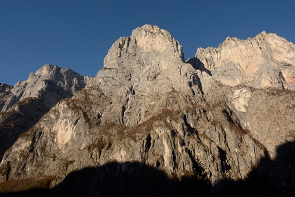 Pale di San Lucano, Martin Dejori, Titus Prinoth, Alex Walpoth  - Il tracciato di Guardiano dei sogni alla Terza Pala di San Lucano, Pale di San Lucano, Dolomiti, aperta da Martin Dejori, Titus Prinoth e Alex Walpoth dal 01-04/11/2020