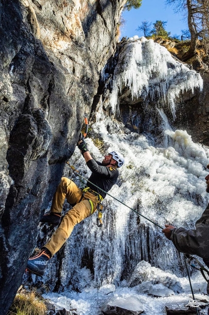 Lockdown, falesia total dry tooling, Val Gerola, Cristiano Candiotto - Lockdown, la falesia di total dry tooling in Val Gerola