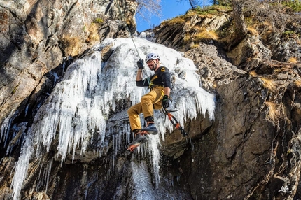 Lockdown, falesia total dry tooling, Val Gerola, Cristiano Candiotto - Lockdown, la falesia di total dry tooling in Val Gerola